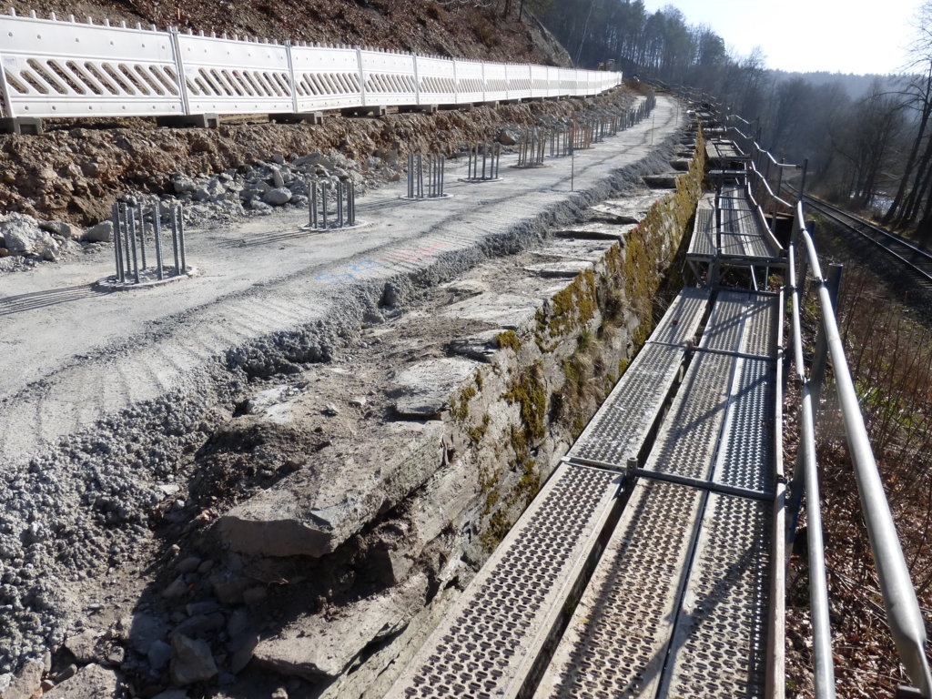 L 2344 Greiz - Neumühle, abgespitzte Bohrpfahle mit Sauberkeitsschicht