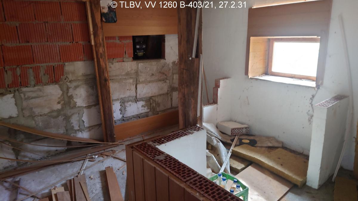 Zimmer mit einer begonnenen Baumaßnahme, Zweck nicht ersichtlich