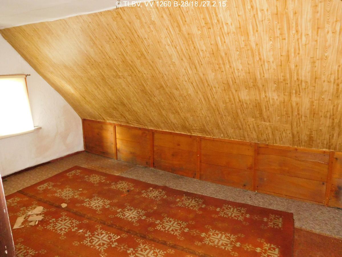 Dachgeschosszimmer, niedrige Deckenhöhe, Giebelfenster in 30cm Höhe vom Fußboden