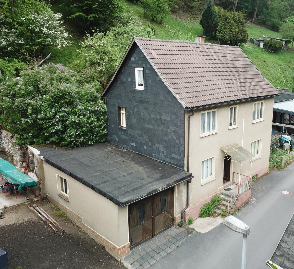 Straßenansicht als Drohenaufnahme
