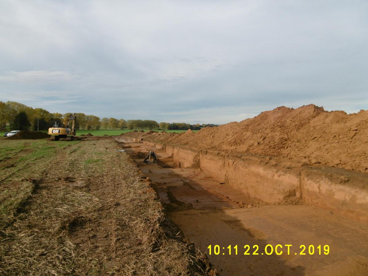Auf dem Bild ist der Beginn der Archäologischen Arbeiten zu sehen.
