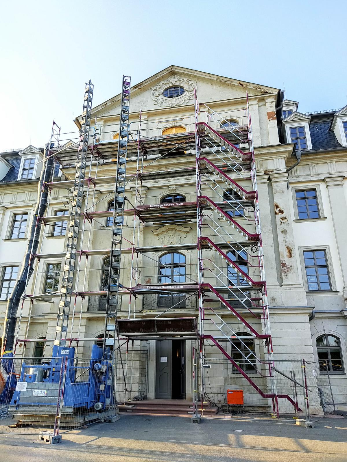 Hauptfassade Schloss Tinz