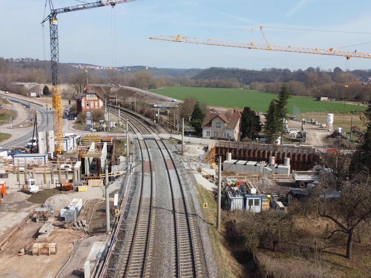 Auf dem Luftsieht man die Baustelle rund um die Geh- und Radwegunterführung.