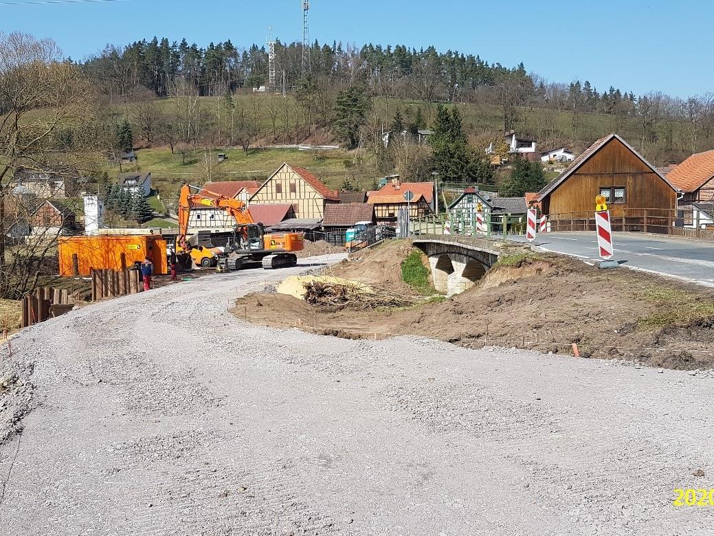 Auf dem Bild ist die Umfahrung und Wasserhaltung zu sehen.