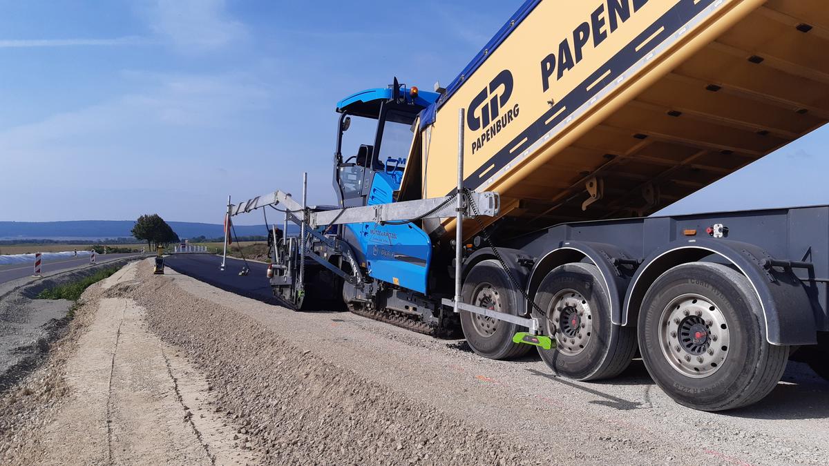 Einbau der Asphalttragschicht