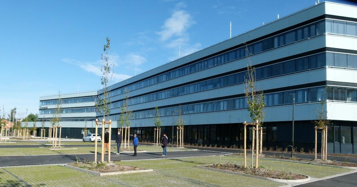 Bürotrakt Süd-Ost-Ansicht