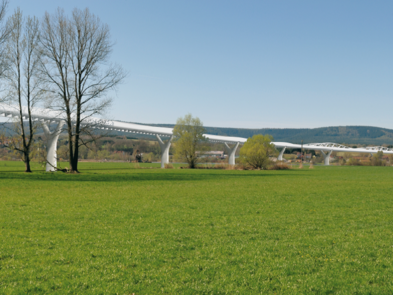Es ist die zukünftige Werratalbrücke zu sehen.