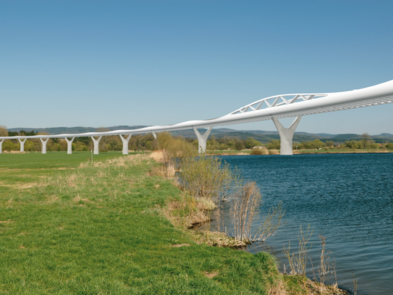 Es ist die geplante Brücke über das Werratal zu sehen.