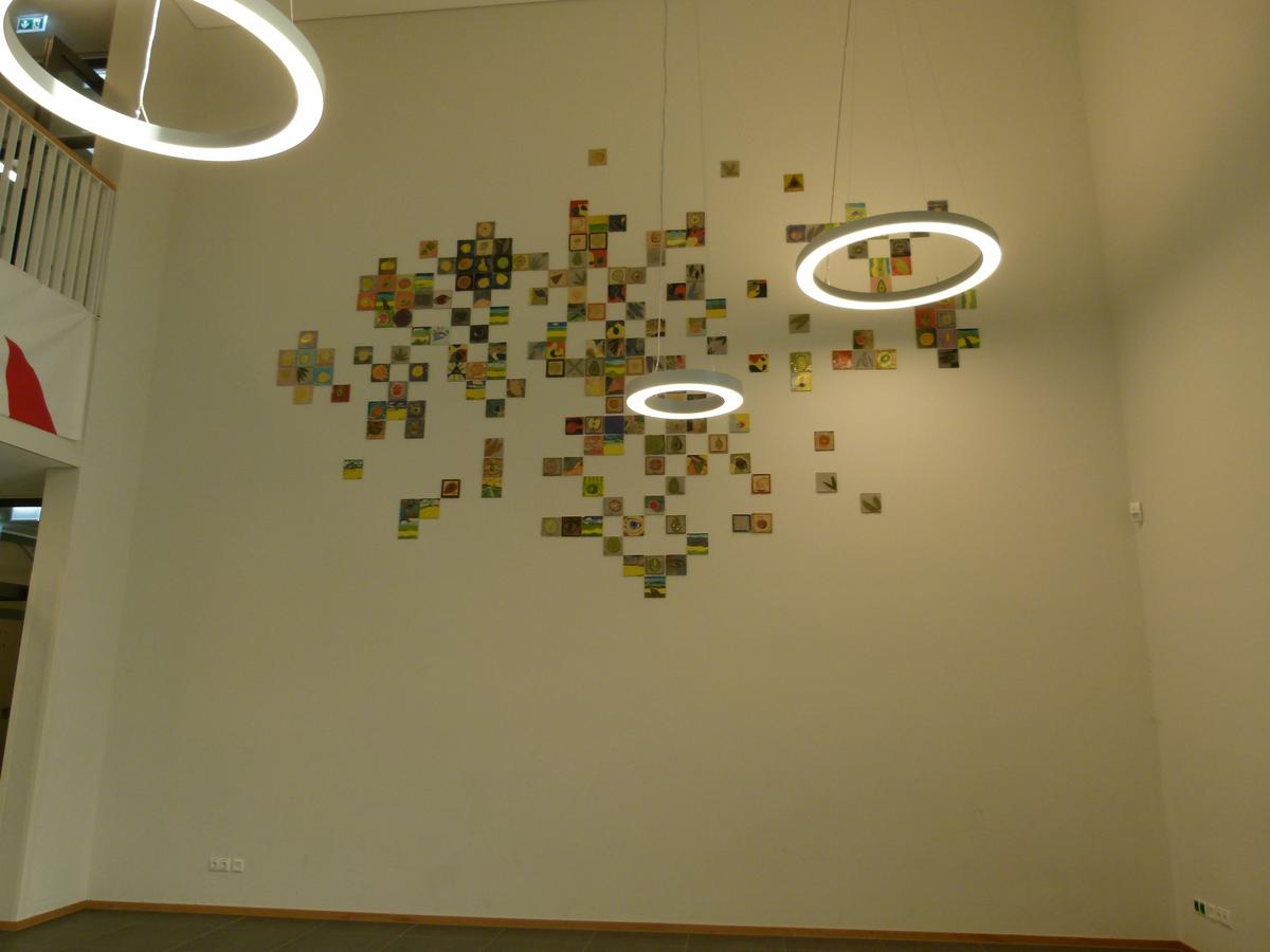 Foyer Fliesenwand